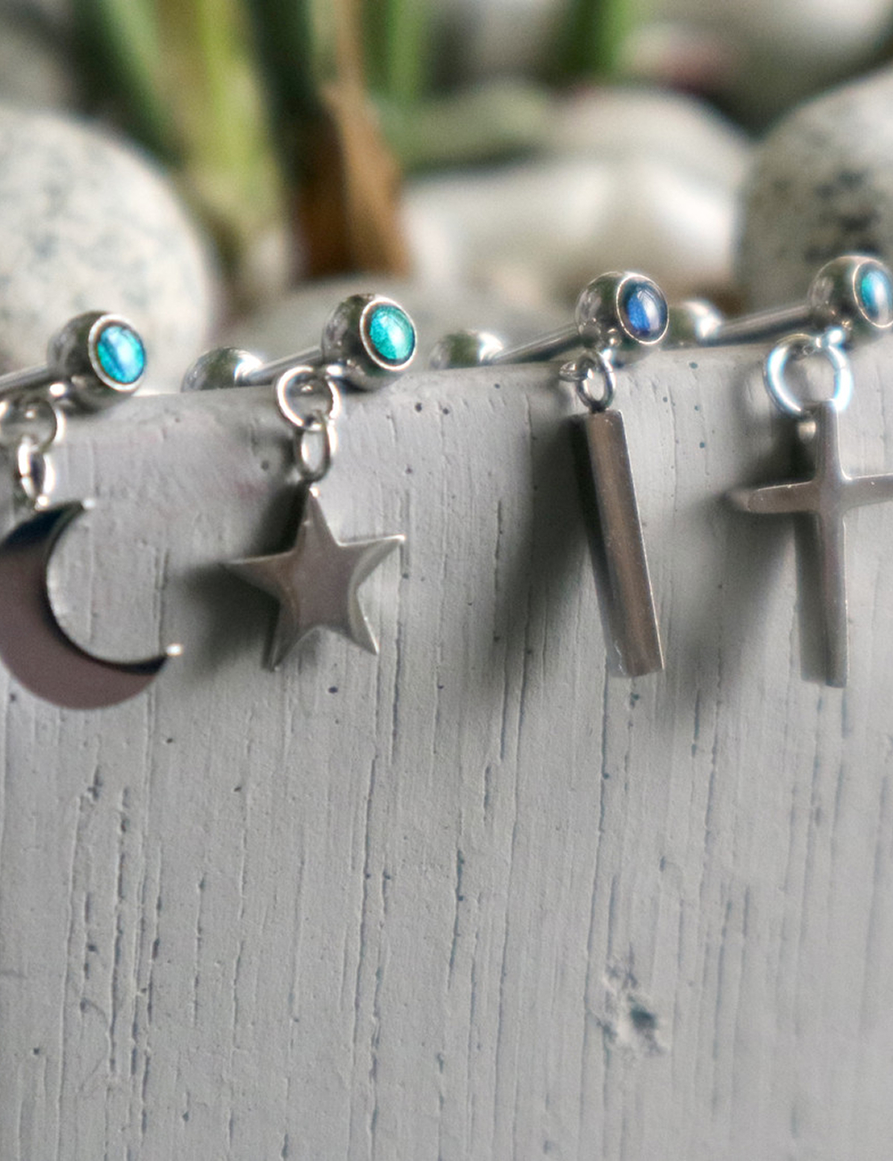 사랑과 재물의 비단날개 별 달 십자가 스틱 스톤 피어싱